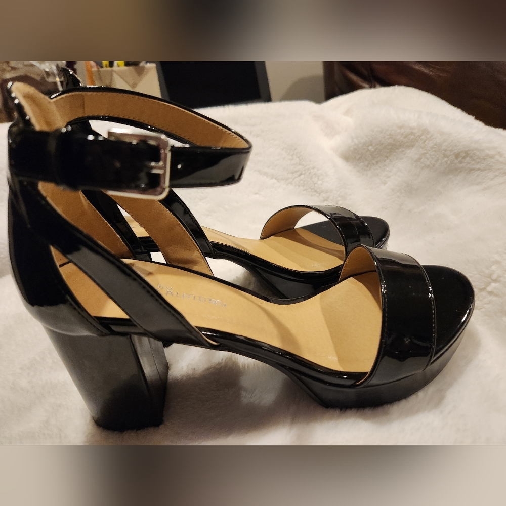 CL BY Laundry Go On 2 sandals size 10